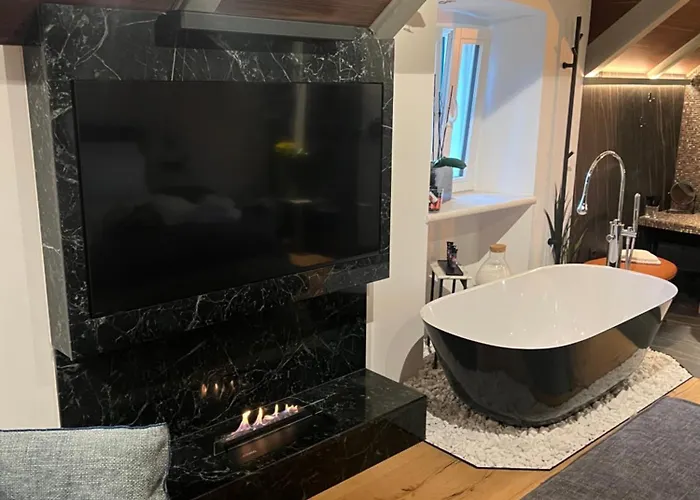 فيلة La E Bella I *