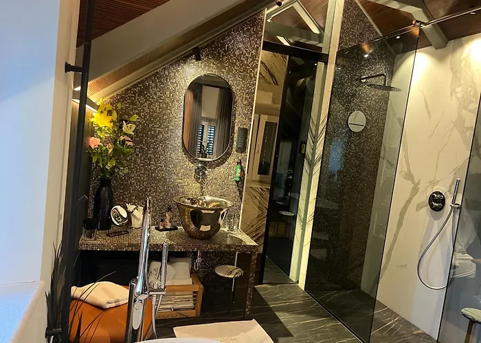 فيلة La E Bella I *